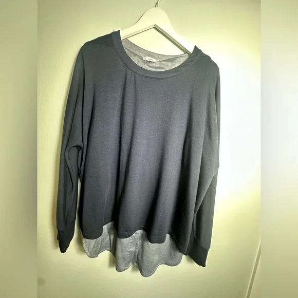 Vince Mixed media navy shirttail blouse  size Medium - Picture 8 of 16